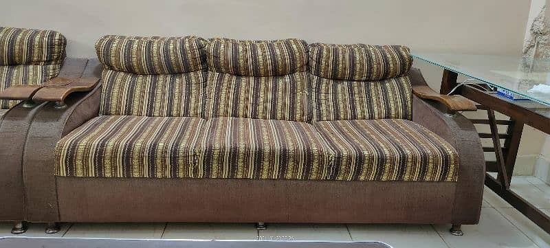 Modern Design Sofa Set in Excellent Condition for Sale 2