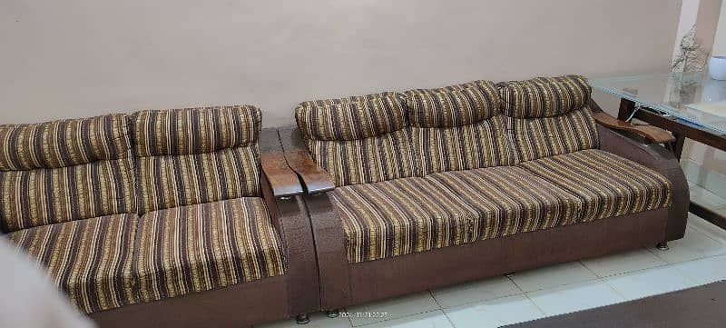 Modern Design Sofa Set in Excellent Condition for Sale 3