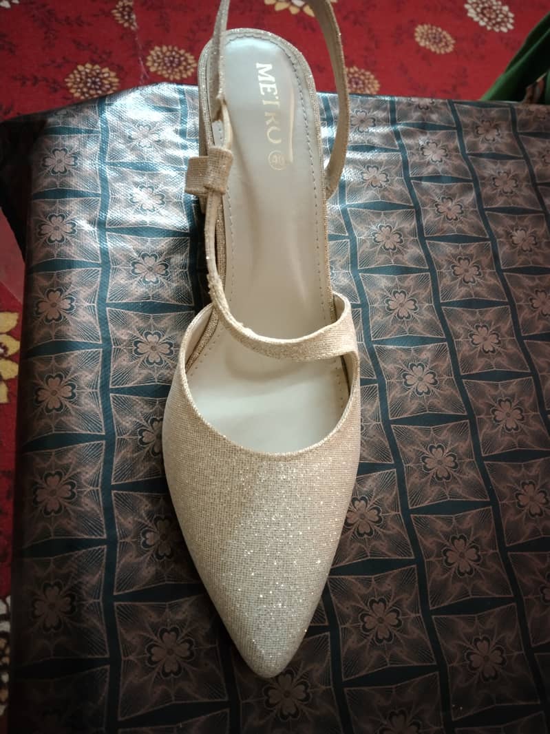 Wedding Court Shoes women Metro with broad heals 8