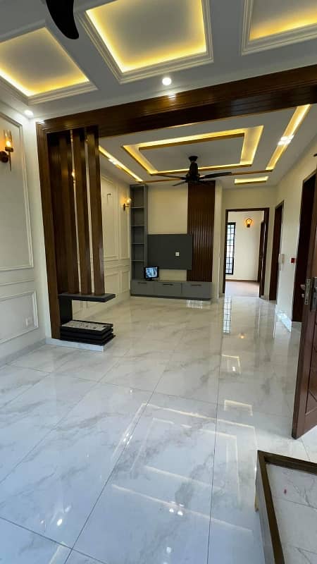 10 Marla House Up For rent In Wapda Town Phase 1 - Block F2 2