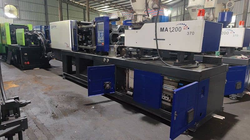 injection moulding machine 16