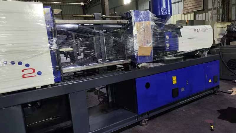 injection moulding machine 17