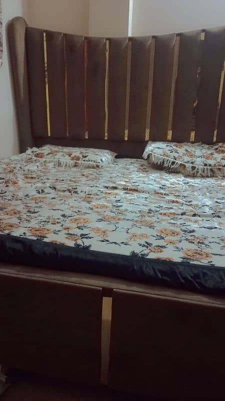 king size bed said table and  dressing 1