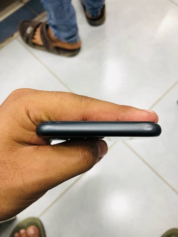 IPhone 11 128gb PTA Approved 4