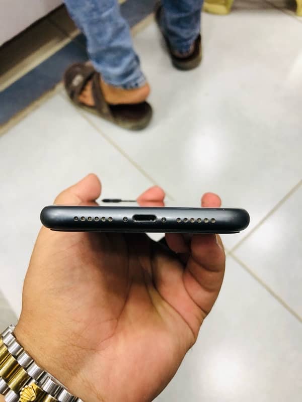 IPhone 11 128gb PTA Approved 5