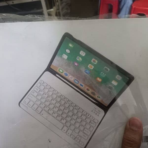 Wireless keyboard for iPad 2