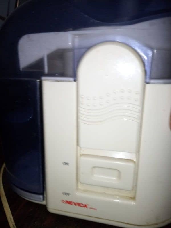 ORIGINAL NEVICO JUICE EXTRACTOR ( DUBAI ) 5