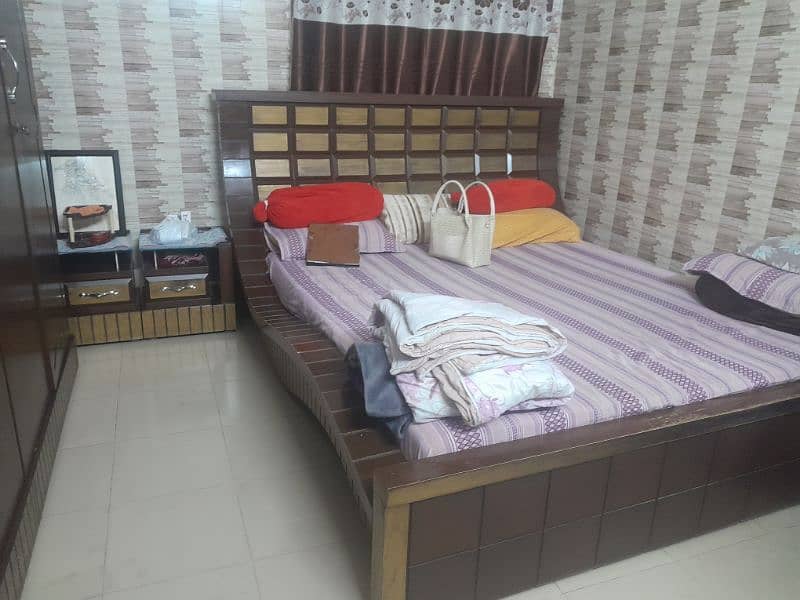 King size bed with two side tables 0