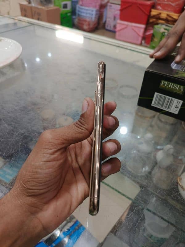 I phone xs pta aproved storage 64 gb 1