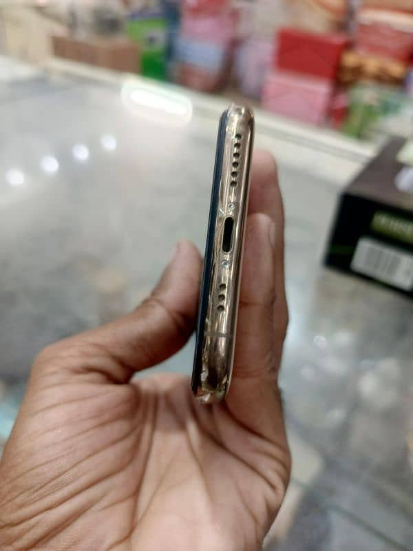 I phone xs pta aproved storage 64 gb 2