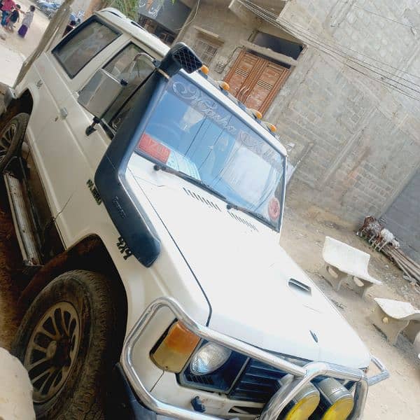 Mitsubishi Pajero 1987 4