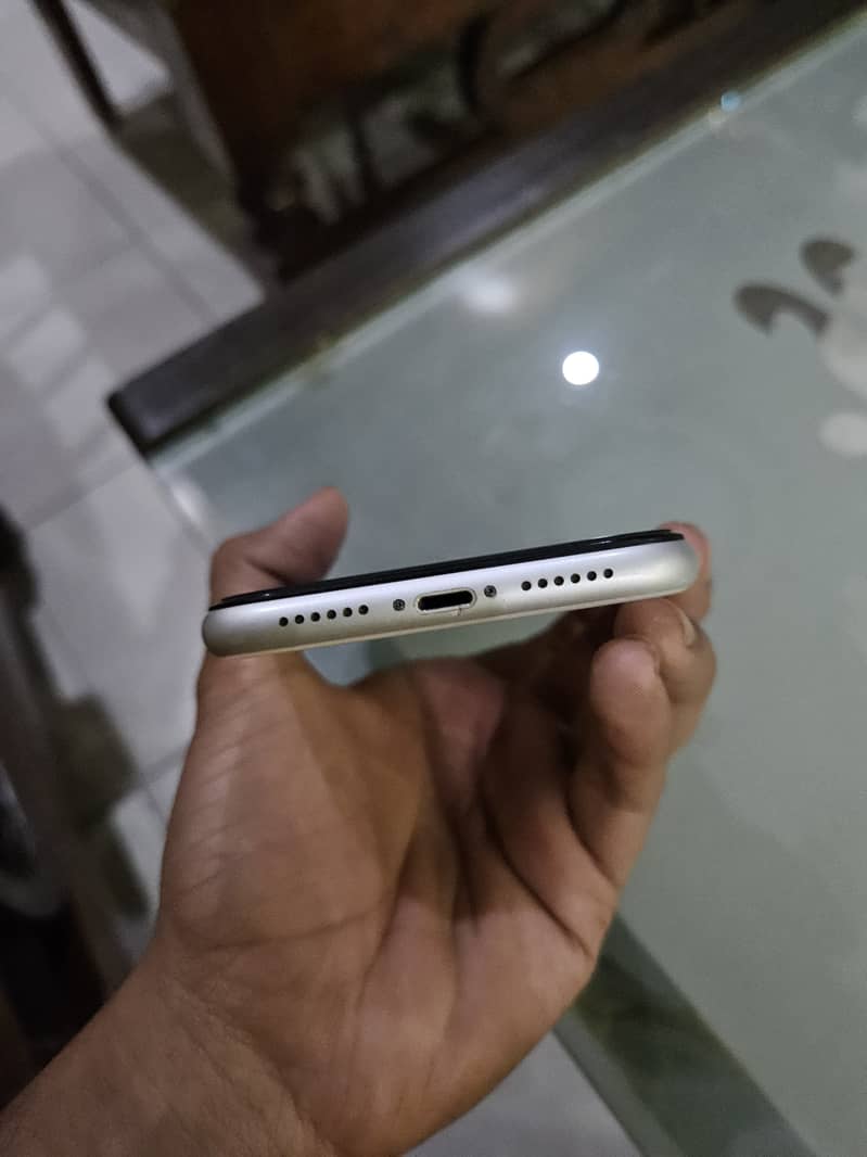 i phone XR nonpta white colour 10/9.5 ( 64gb ) 5