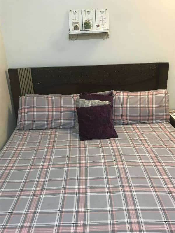 KING SIZE DOUBLE BED 1