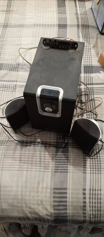 Audinic speaker 2.1 0