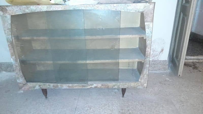 Showcase in good condition for sale 0