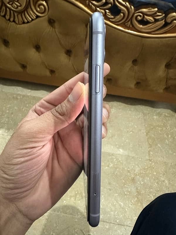 iphone 11 forsale phone number watsapp only 03363491217 3