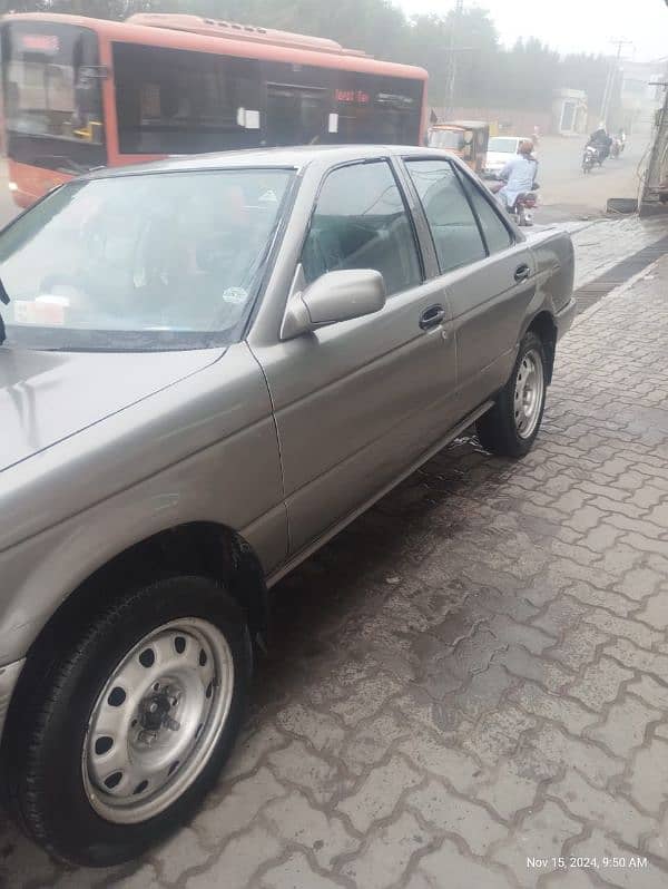 Nissan Sunny 1990 3