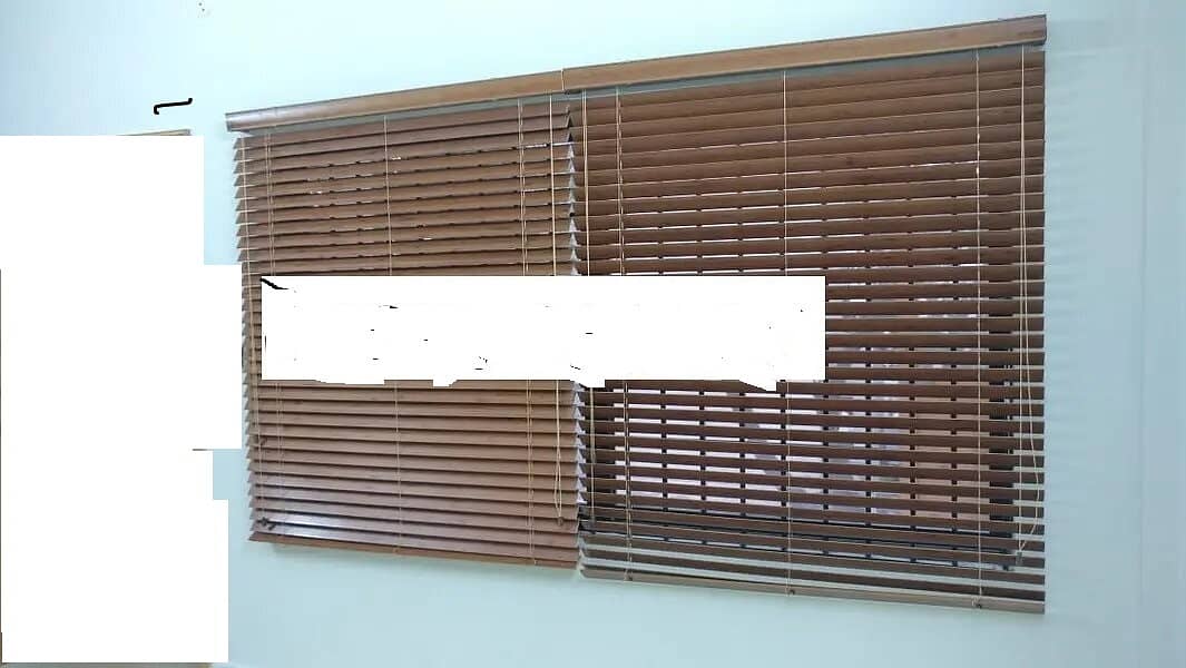 brown colour window blinds wooden for sale in brand new condition 0