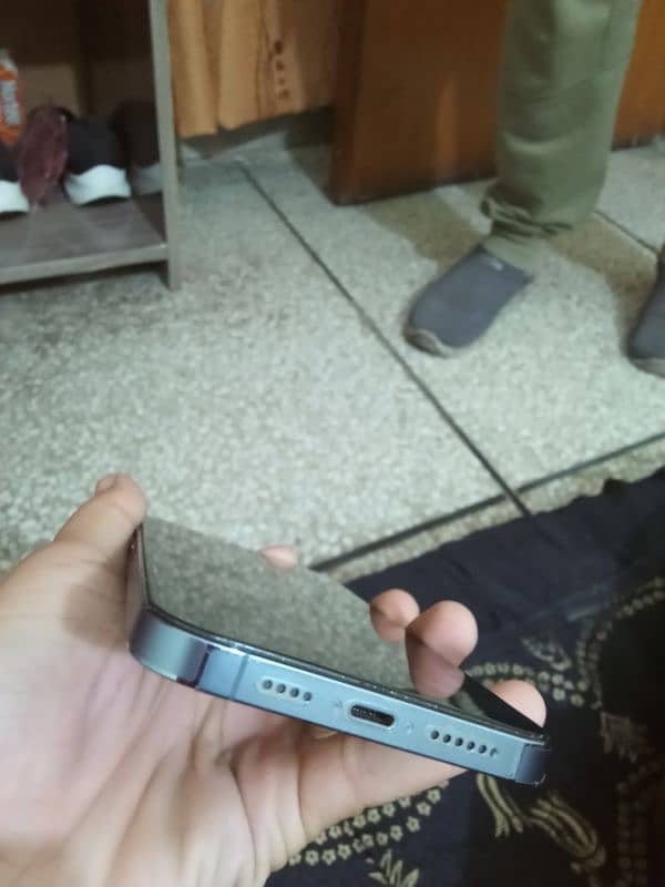 I am selling apple iphone 13 pro max 1