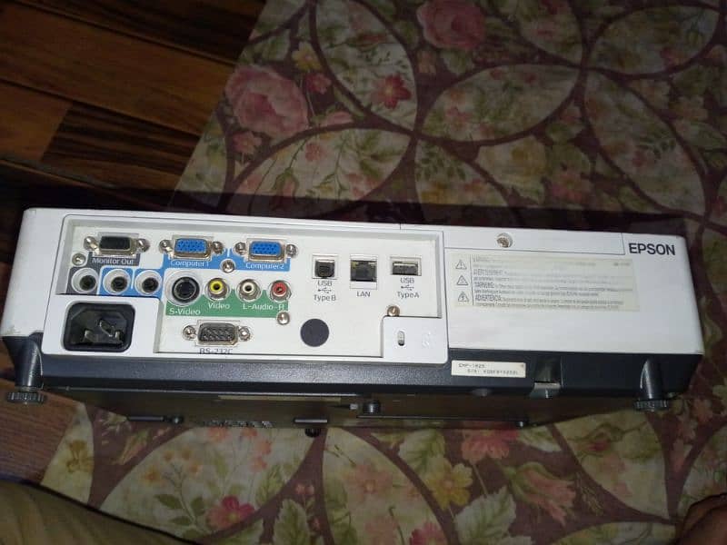 Epson Emp-1825 projector 1