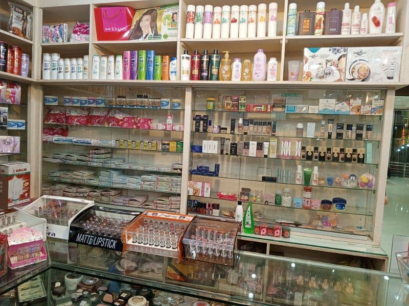 Shop Showcase Counter sliding show windows glass racks for sale 3