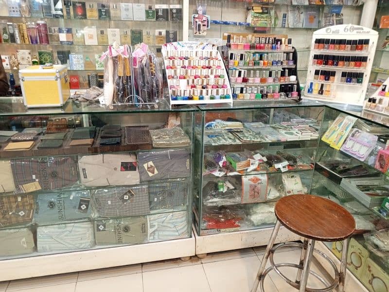 Shop Showcase Counter sliding show windows glass racks for sale 10