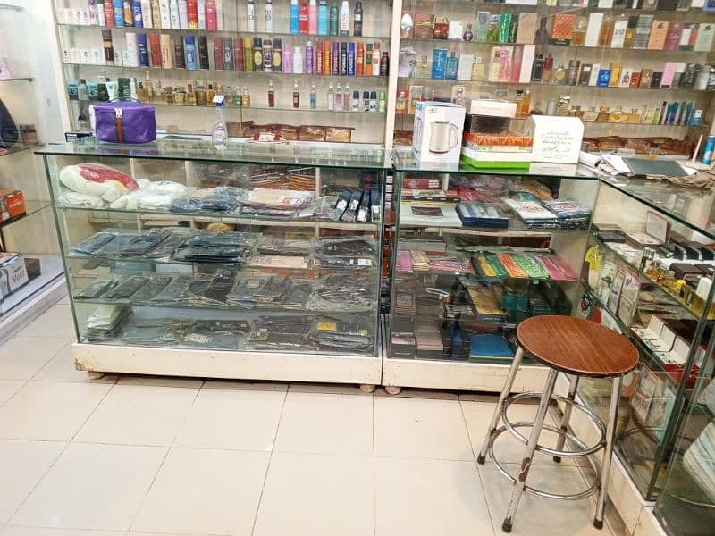 Shop Showcase Counter sliding show windows glass racks for sale 0