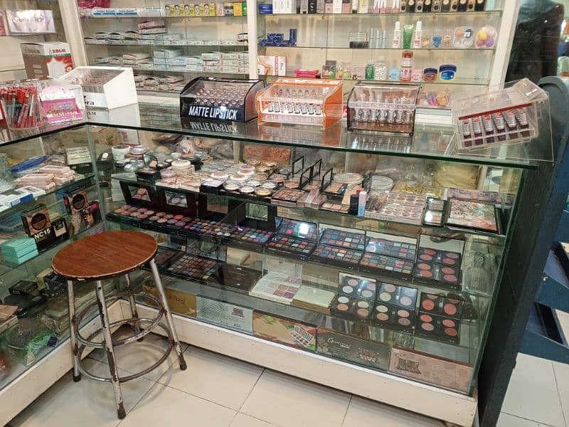 Shop Showcase Counter sliding show windows glass racks for sale 11