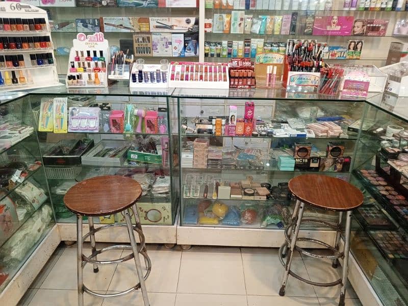 Shop Showcase Counter sliding show windows glass racks for sale 12