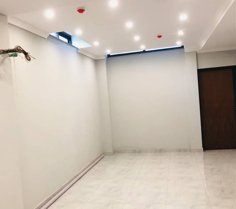 8 Marla basement with bath for rent phase 3:Y. 1