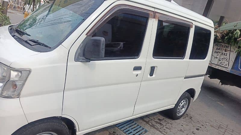 Toyota pixsis Van 2013 3