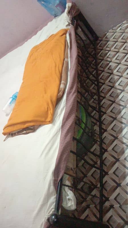 3 pecs furniture set Good condition  mattress k sath  03192042205 4