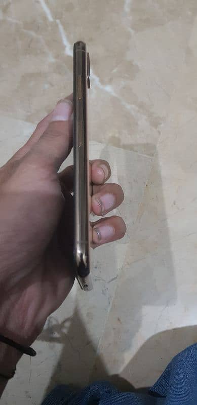 i am sell iphone xs 64gb 3