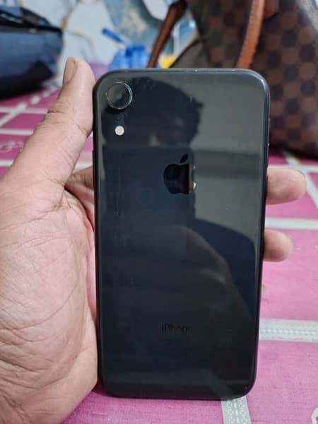 iPhone xr factory unlock 85 health 64gb 6