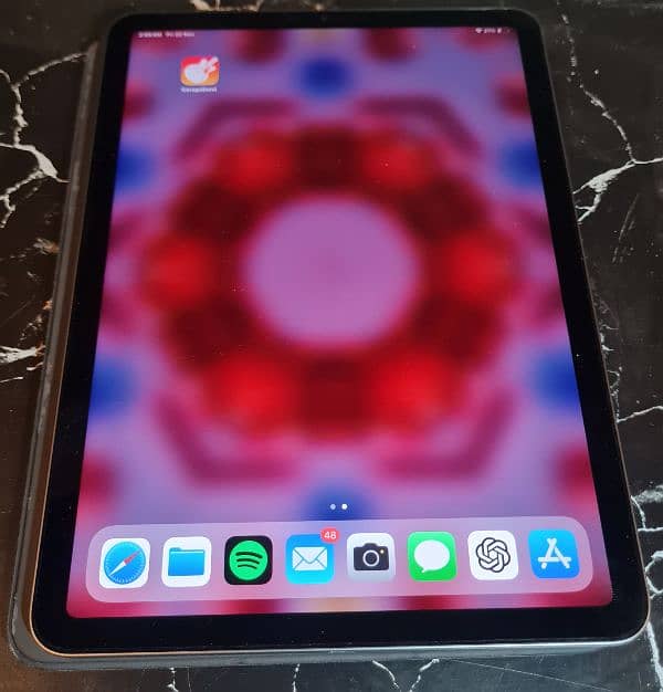 Ipad air 5 m1 256gb with magic keyboard and apple pencil 2 1