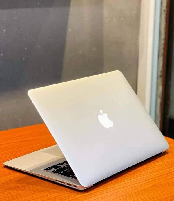 Macbook Air 2017 Core I7 lush box pack condition 1