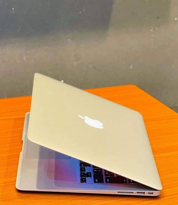 Macbook Air 2017 Core I7 lush box pack condition 2