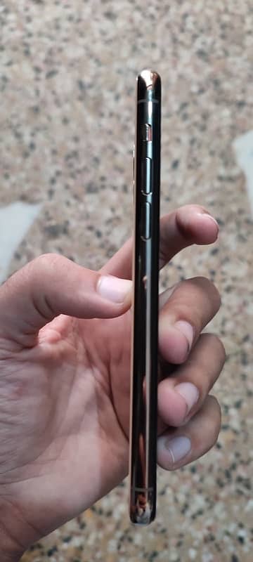 iPhone 11 Pro , 256 gb , Non PTA. 2