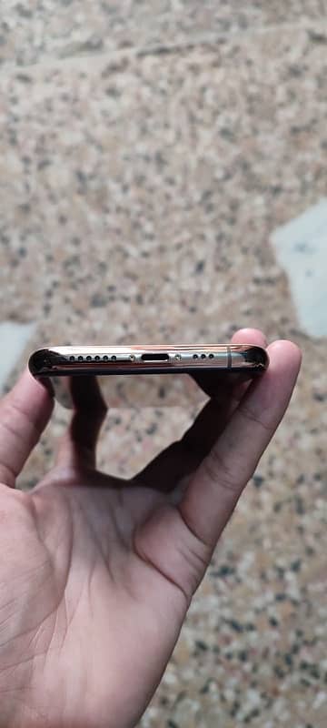 iPhone 11 Pro , 256 gb , Non PTA. 3