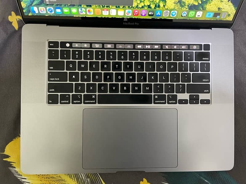 Macbook Pro 2019-16 inch- Core i7 - RAM 16GB, 512GB SSD 4