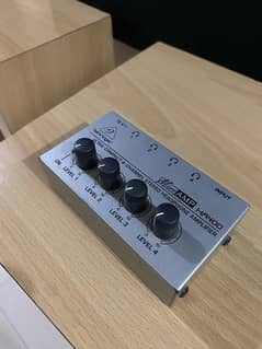 Behringer MicroAmp HA400