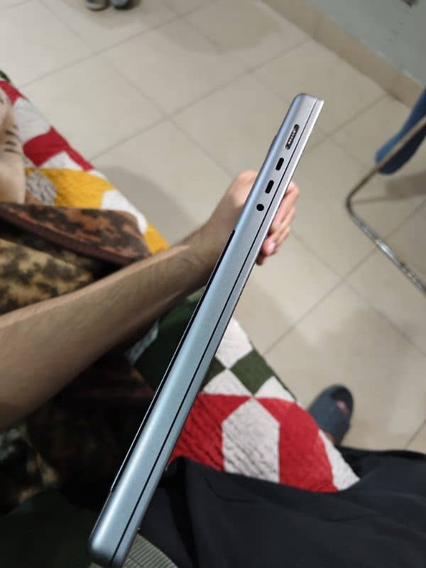 MacBook M2 Pro 9