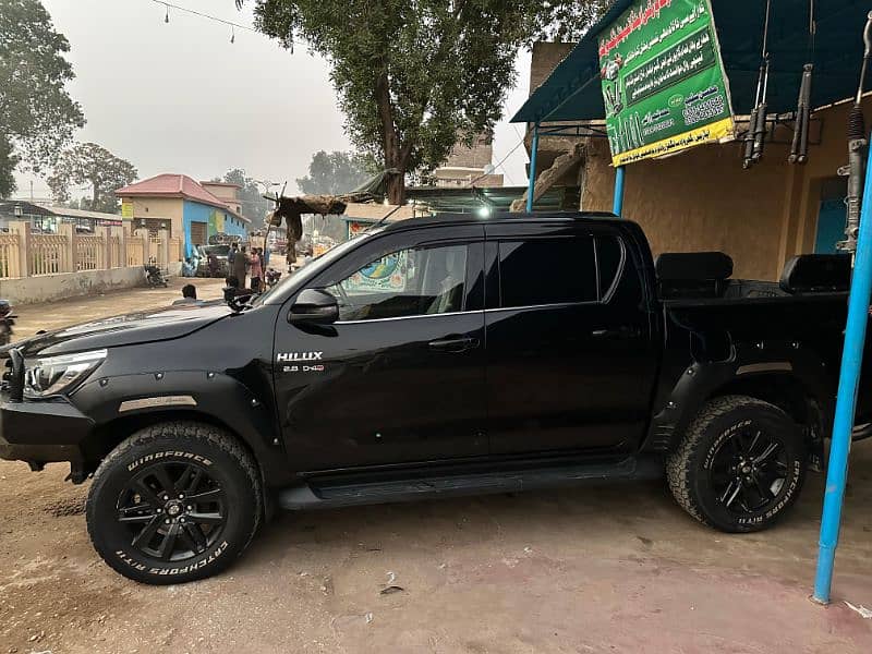 Toyota Hilux 2021 3