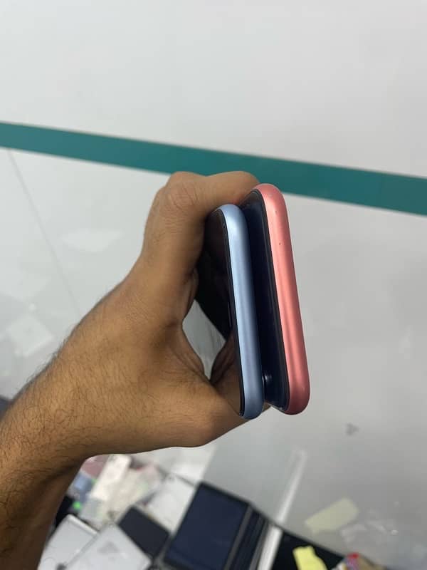 iPhone XR 64 gb 4