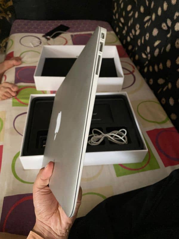 MacBook air 2017 with compete box 128gb. 1