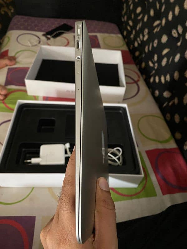 MacBook air 2017 with compete box 128gb. 3