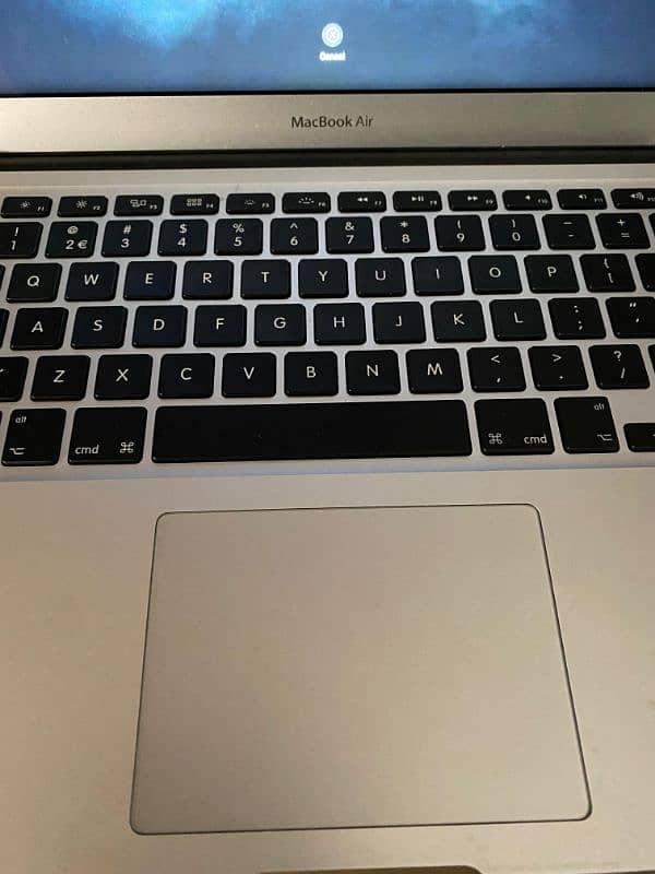 MacBook air 2017 with compete box 128gb. 4