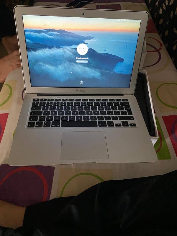 MacBook air 2017 with compete box 128gb. 5