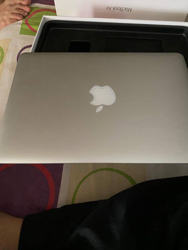 MacBook air 2017 with compete box 128gb. 6