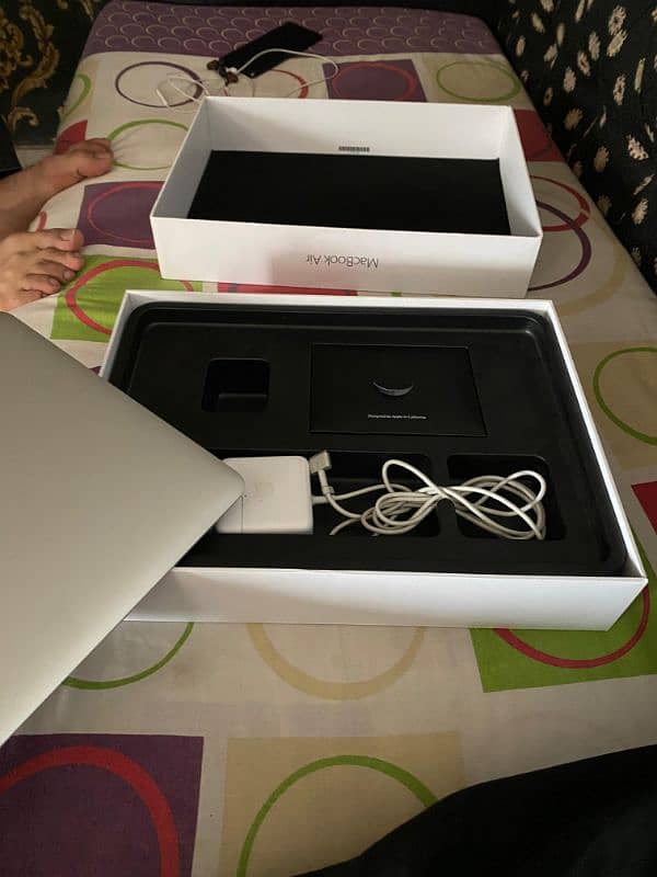 MacBook air 2017 with compete box 128gb. 7